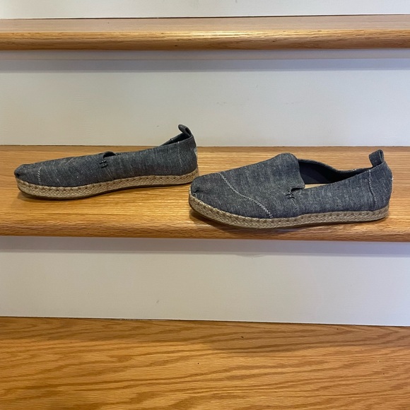 Toms - Picture 10 of 10